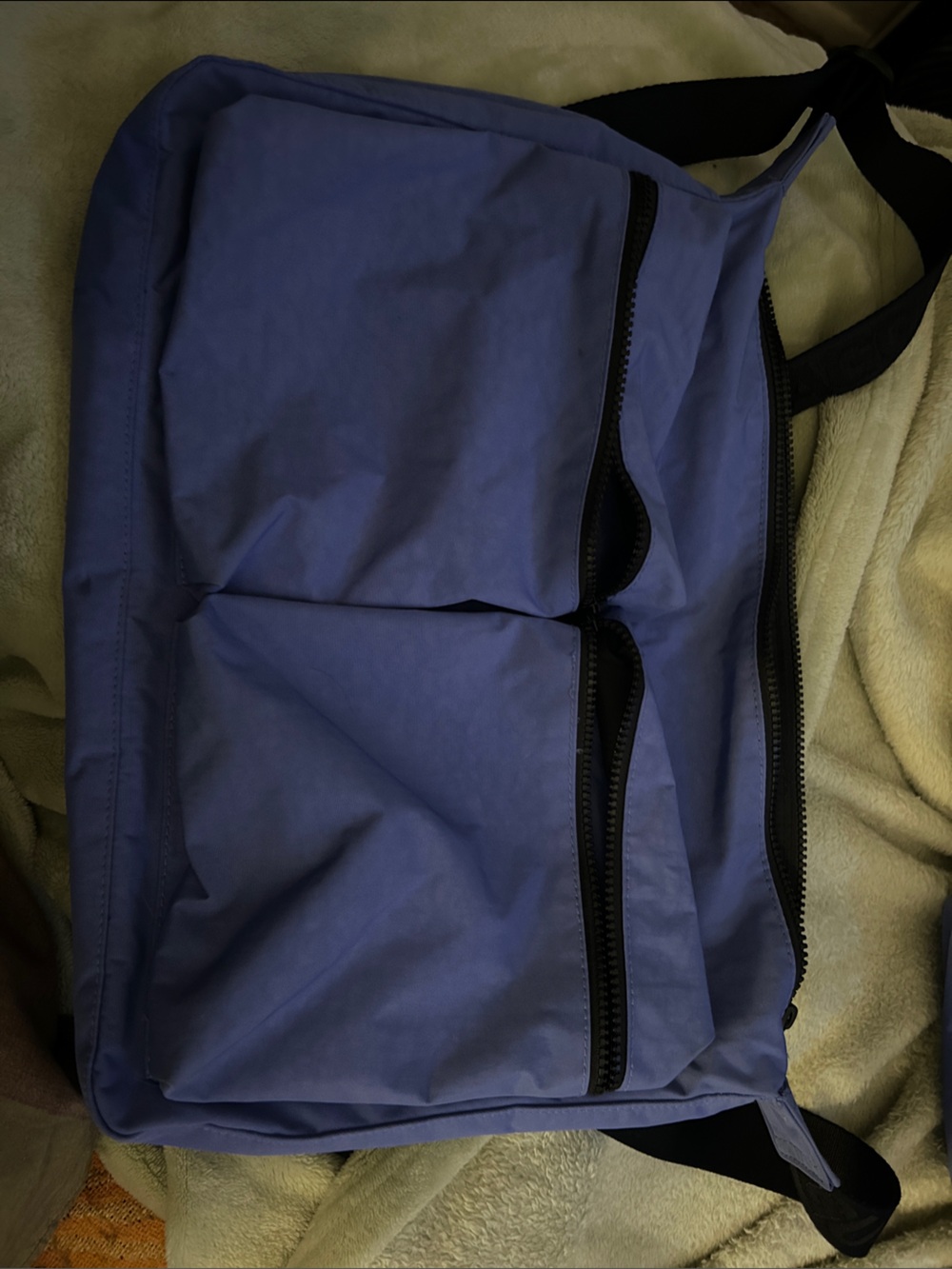 BAGGU Large Cargo Crossbody in Pansy Blue